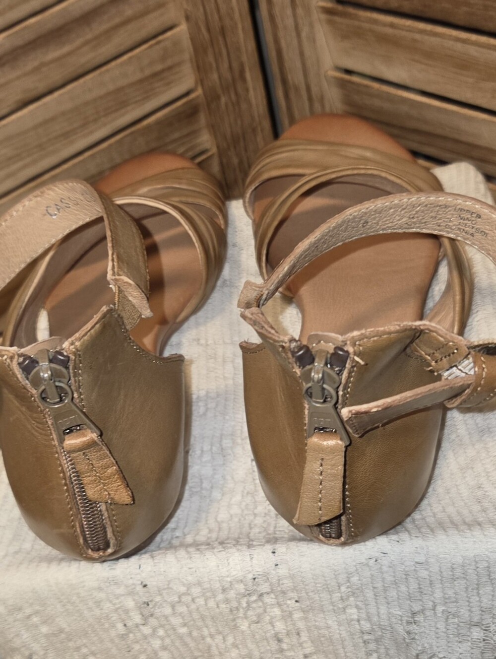 Miz Mooz 6 EUR 36 Beige Leather Cassie Sandals - Picture 4 of 5
